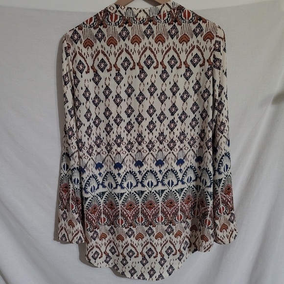 About A Girl Boho Aztec Print Tab Sleeve Top - Picture 8 of 9